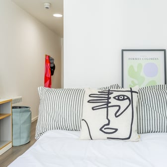 Platinum En Suite - Image 2